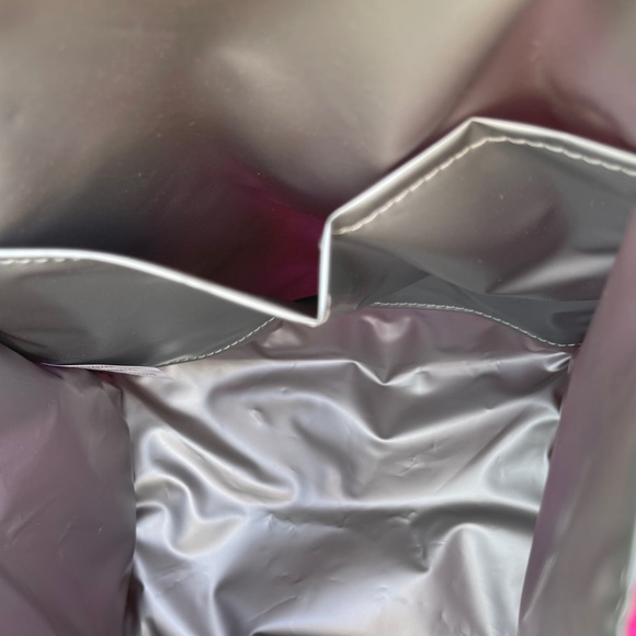 BETSEY JOHNSON Insulated Lunch Tote Checkered Design - Picture 13 of 13